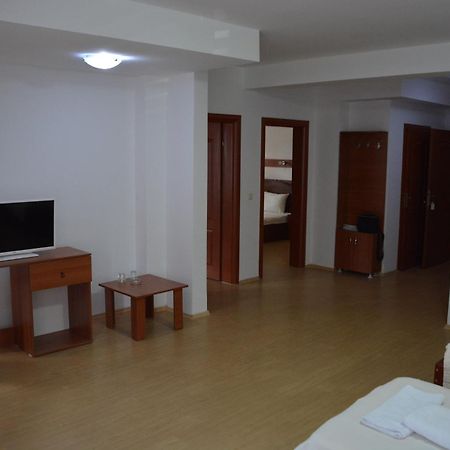 Arabella Hotel Kičevo Exteriör bild