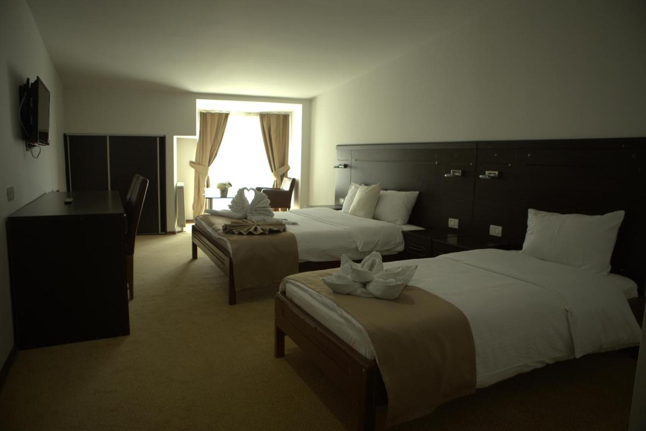 Arabella Hotel Kičevo Exteriör bild