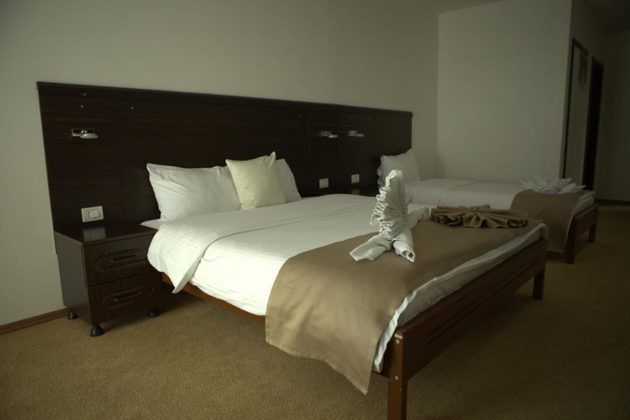 Arabella Hotel Kičevo Exteriör bild