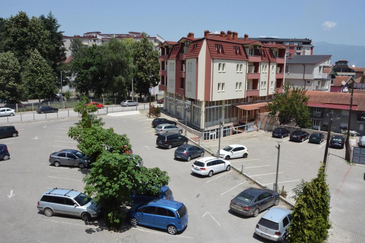 Arabella Hotel Kičevo Exteriör bild