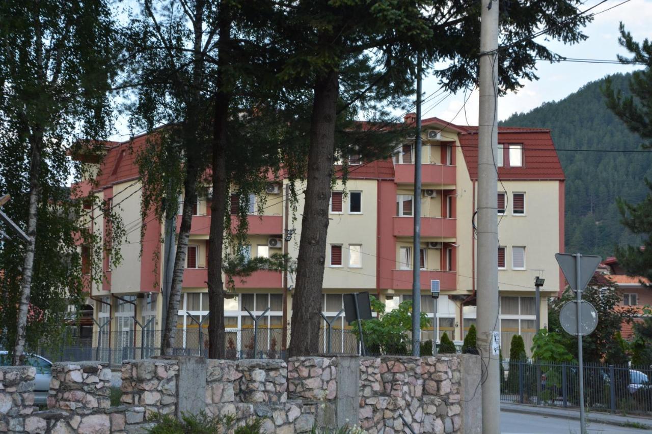Arabella Hotel Kičevo Exteriör bild