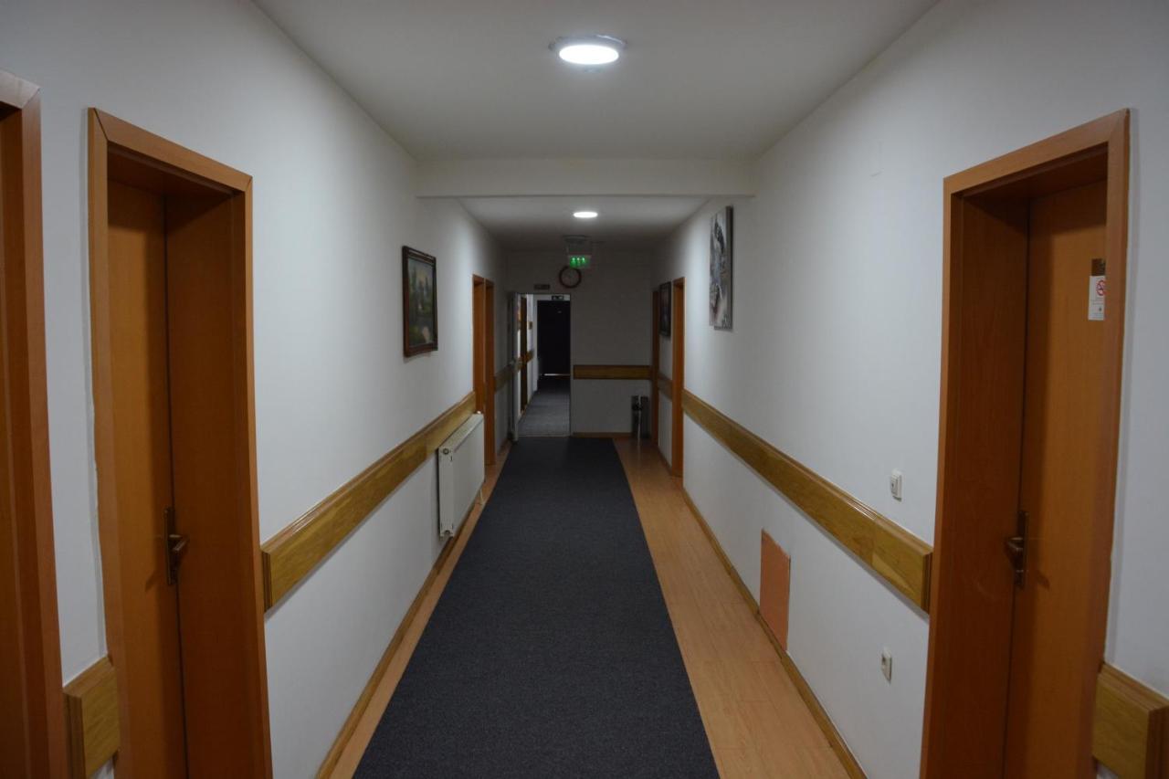 Arabella Hotel Kičevo Exteriör bild