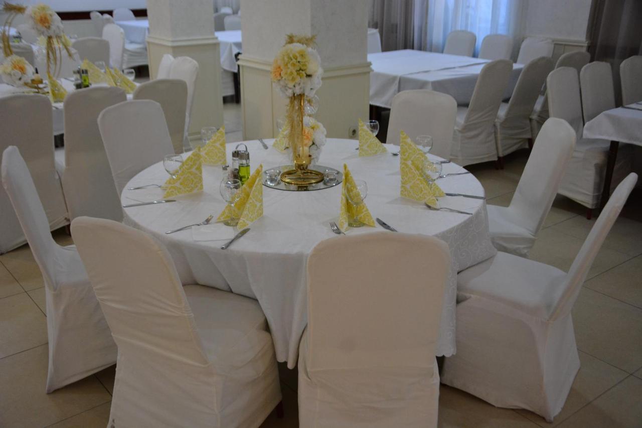 Arabella Hotel Kičevo Exteriör bild