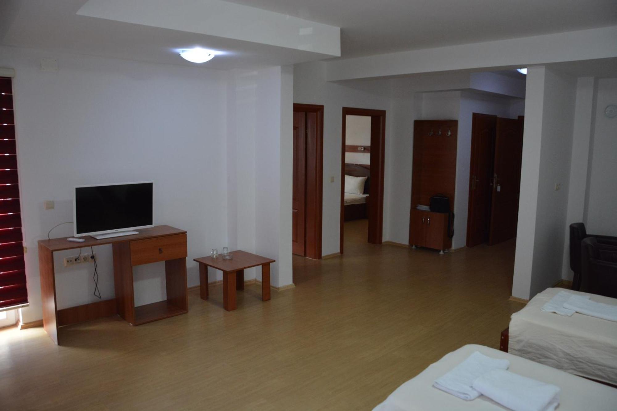 Arabella Hotel Kičevo Exteriör bild