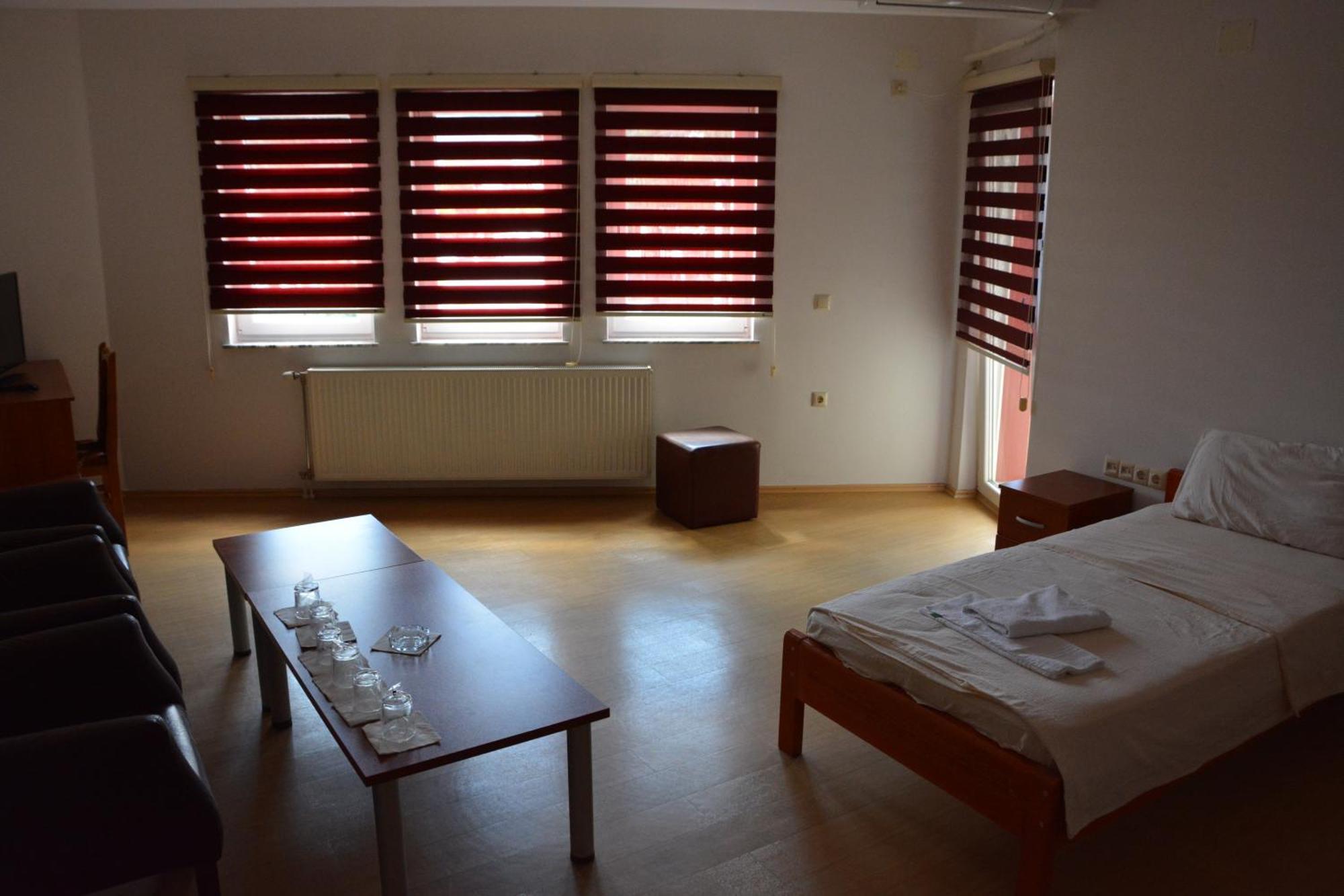 Arabella Hotel Kičevo Exteriör bild