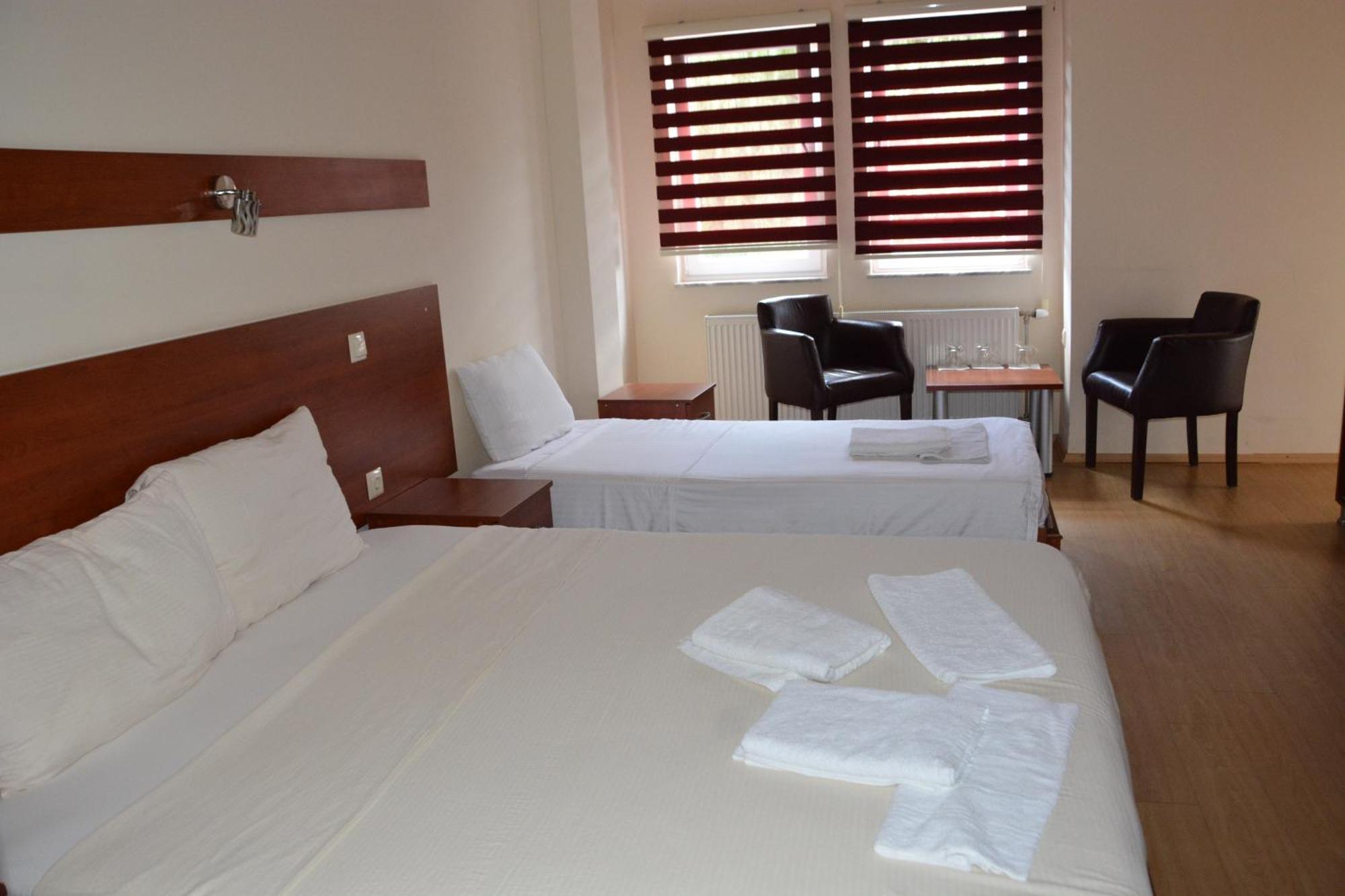 Arabella Hotel Kičevo Exteriör bild