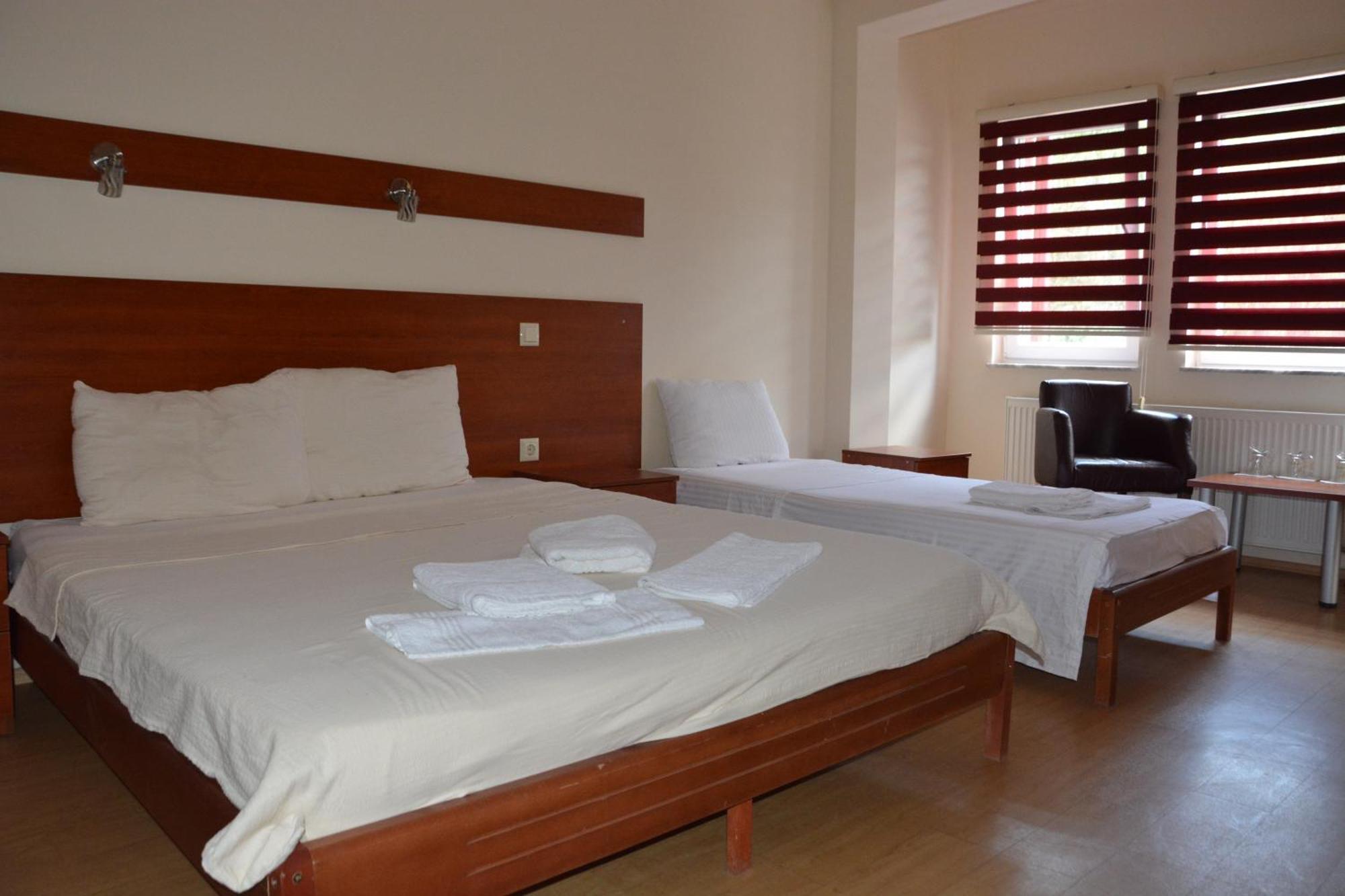 Arabella Hotel Kičevo Exteriör bild