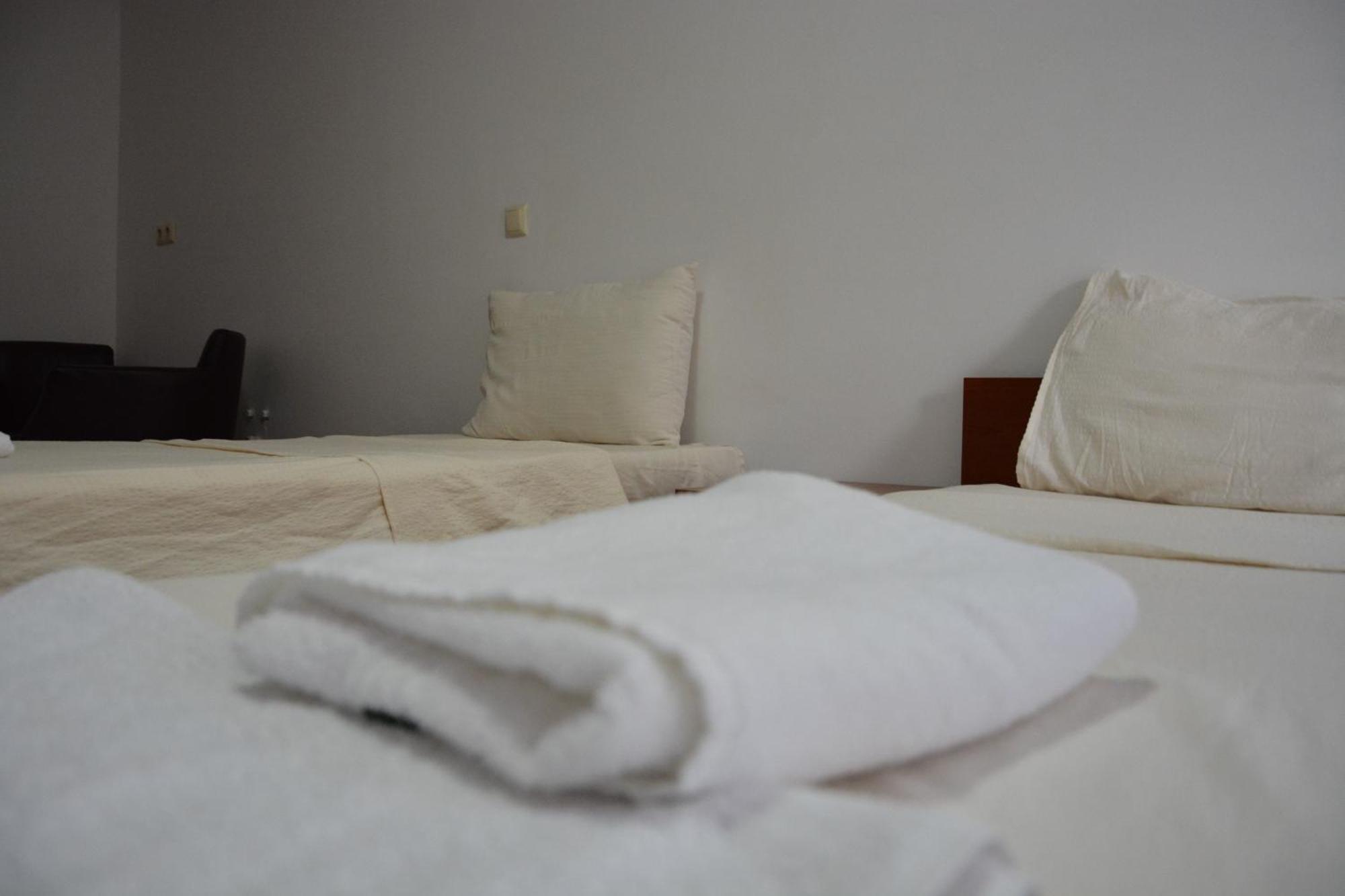 Arabella Hotel Kičevo Exteriör bild