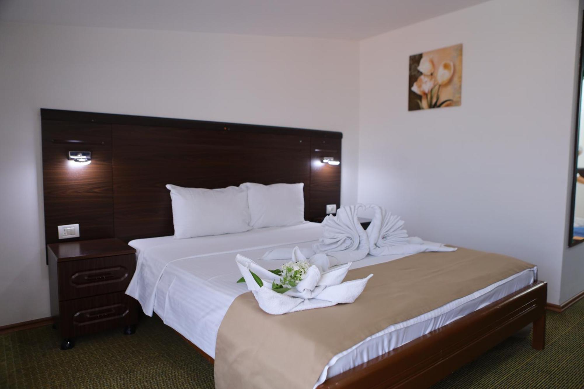 Arabella Hotel Kičevo Exteriör bild