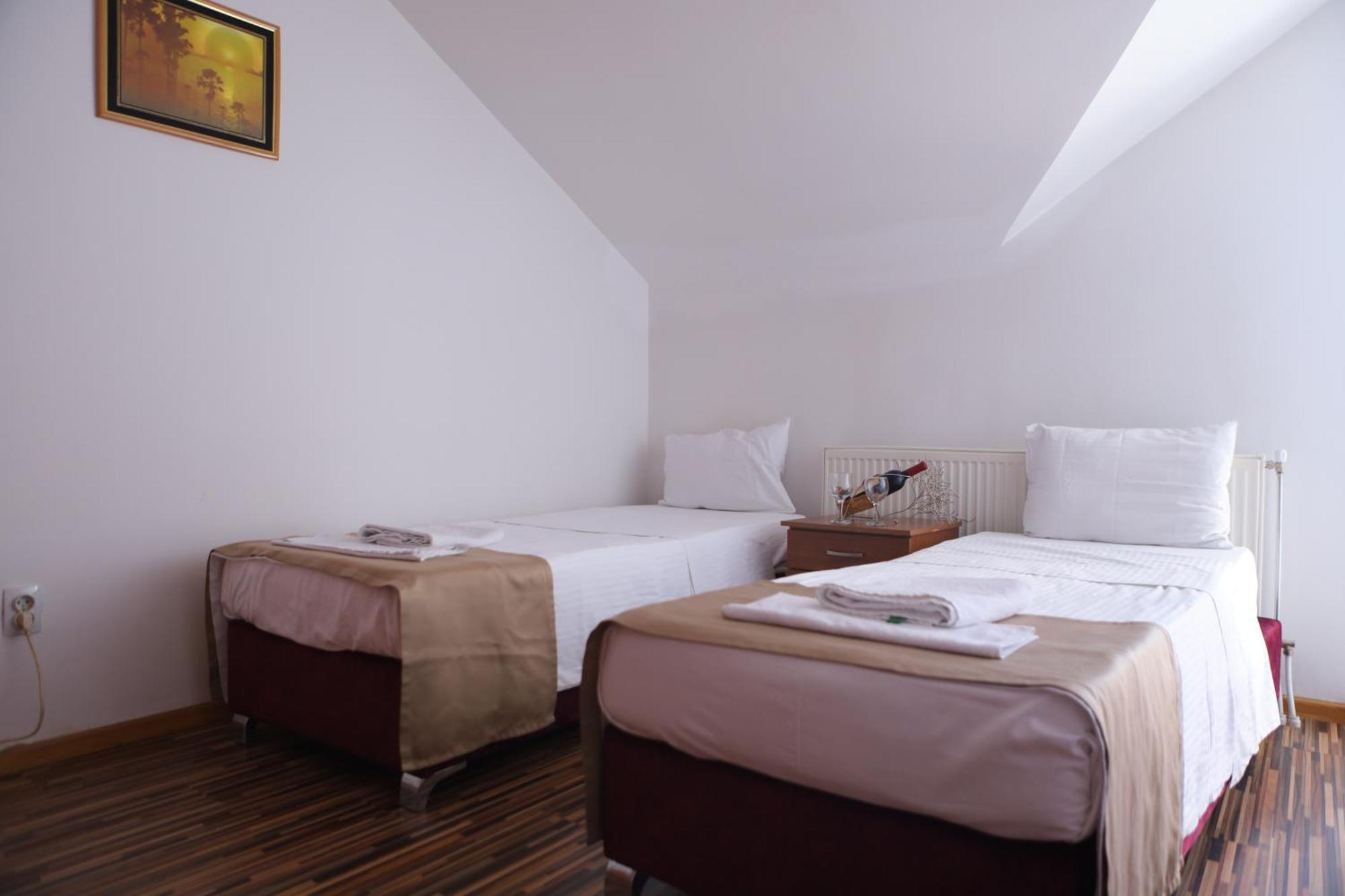 Arabella Hotel Kičevo Exteriör bild