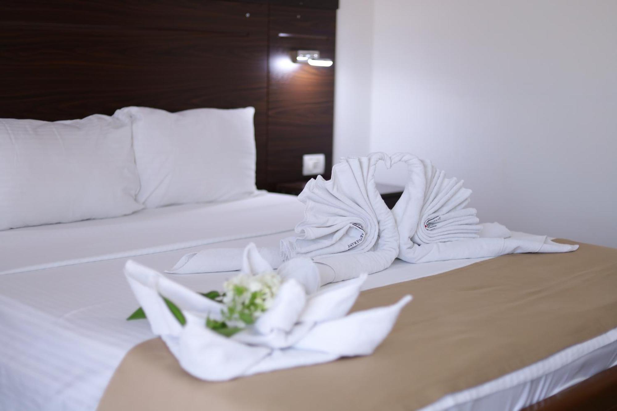 Arabella Hotel Kičevo Exteriör bild