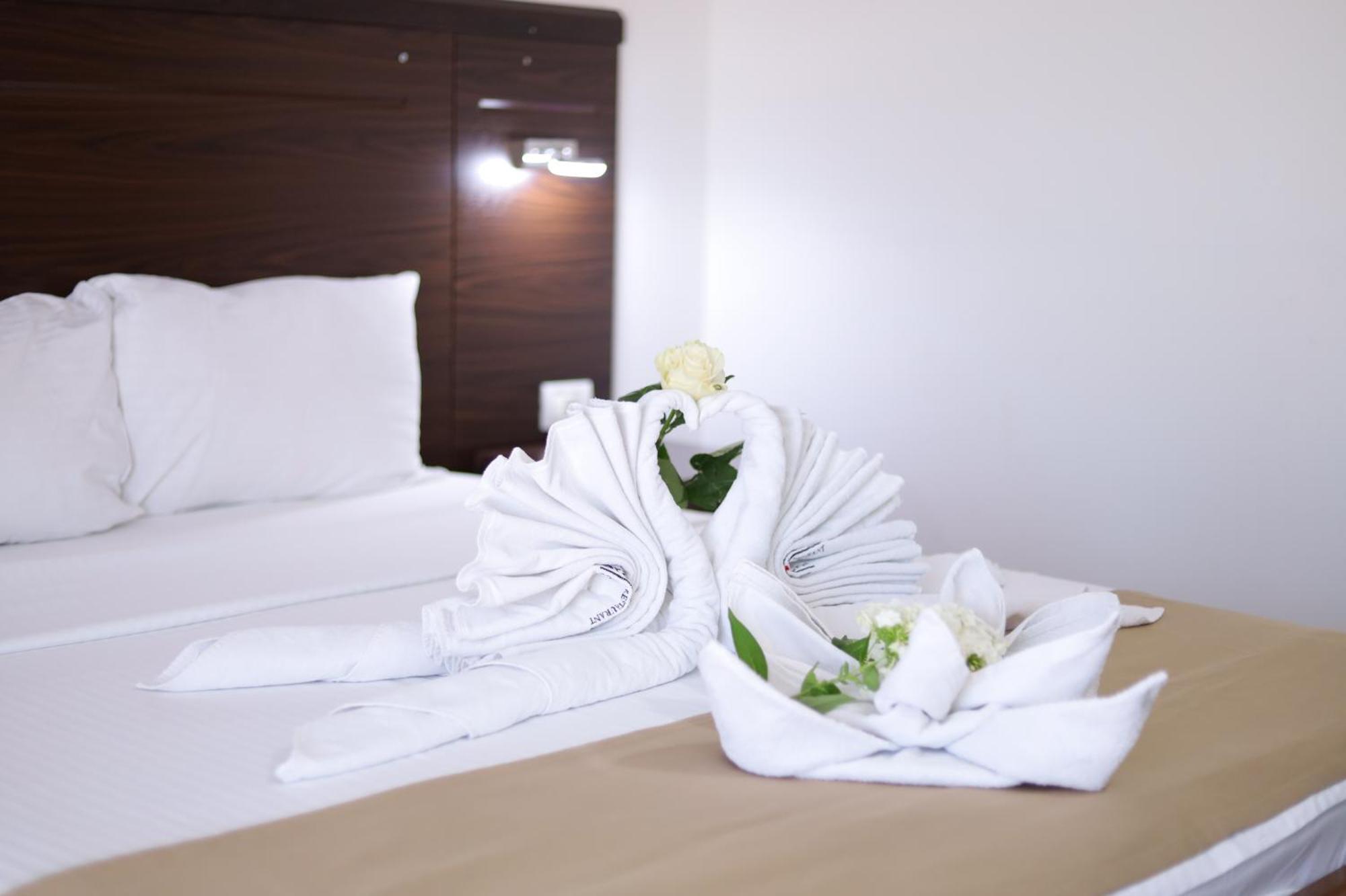 Arabella Hotel Kičevo Exteriör bild