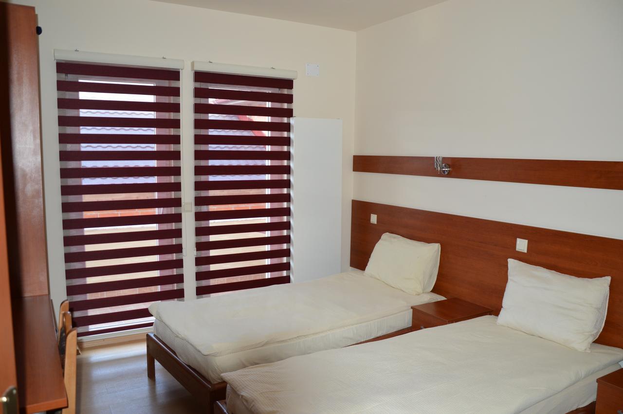 Arabella Hotel Kičevo Exteriör bild